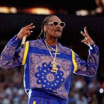 American Football  - NFL - Super Bowl LVI Halftime Show - Cincinnati Bengals v Los Angeles Rams - SoFi Stadium, Inglewood, California, United States - February 13, 2022 Snoop Dogg performs during the halftime show REUTERS/Mike Segar     TPX IMAGES OF THE DAY